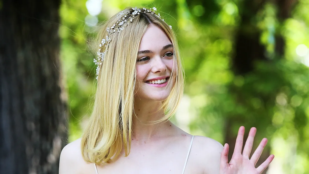 Elle Fanning hot image