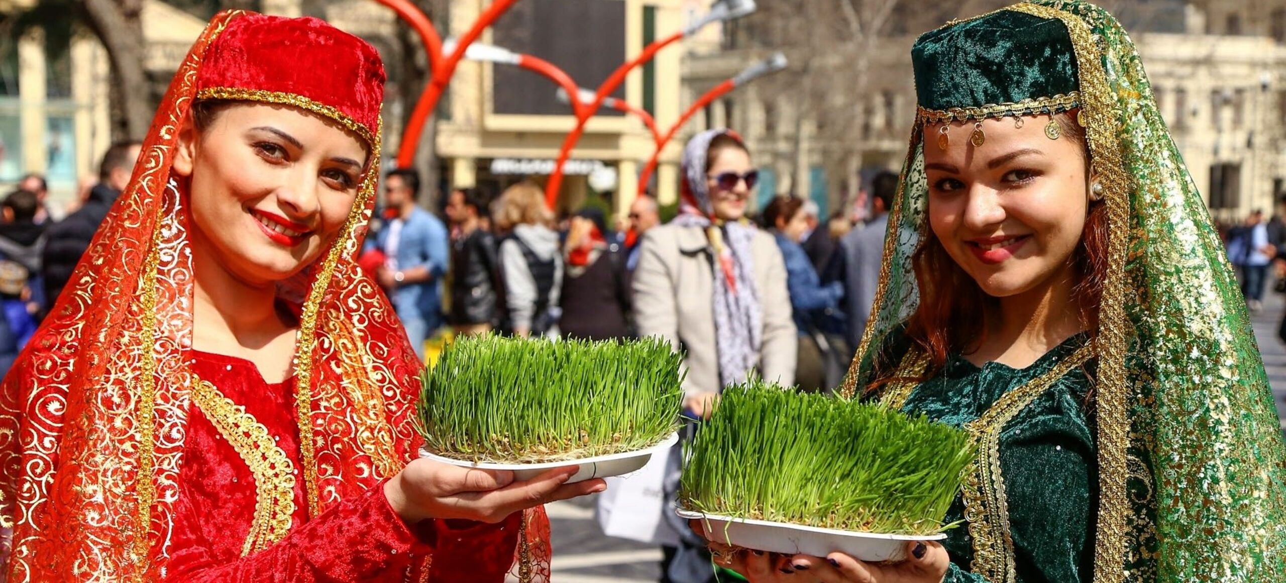 Новруз байрам в 2024 году. Новруз в Азербайджане. Азербайджанский праздник весны. Ярмарка Навруз. Сладости на Новруз.